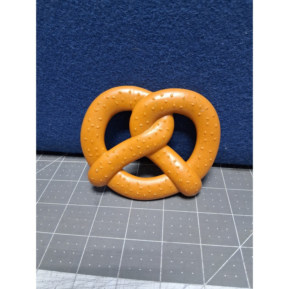 Mattel Pretzel Toy Brown 2019 Play Food GJD45 Accessory